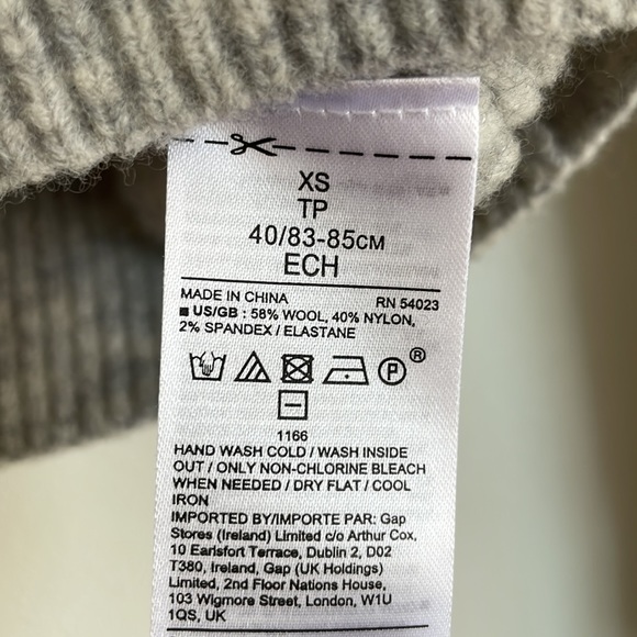 Banana Republic Sweater - Picture 3 of 3